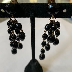 Vintage western Germany gold tone black bead screw back earrings (331)